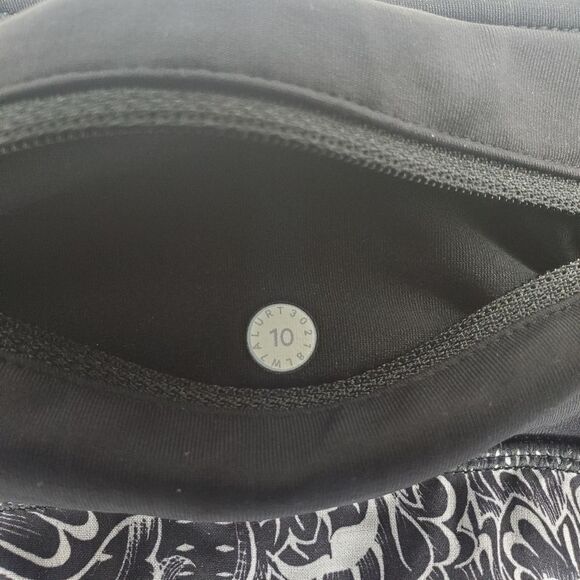 Lululemon Speed Up Short 2.5" Size 10 - Picture 8 of 9